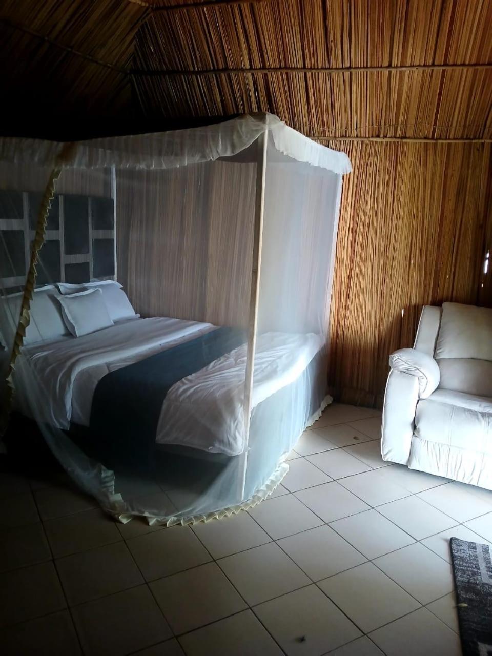 Ches Bay Resort Nangina Exteriör bild