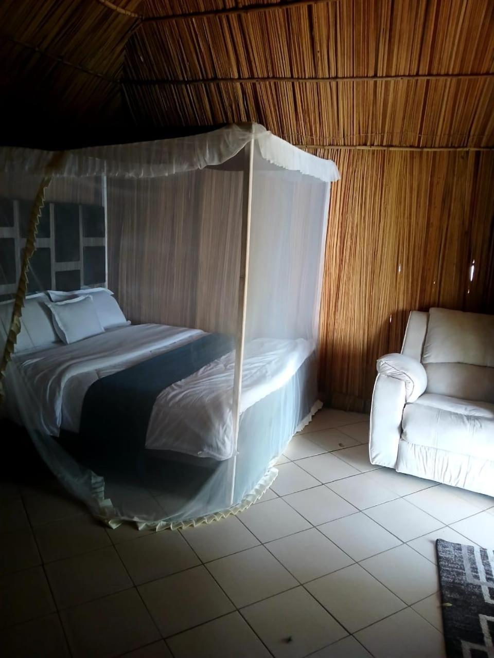 Ches Bay Resort Nangina Exteriör bild