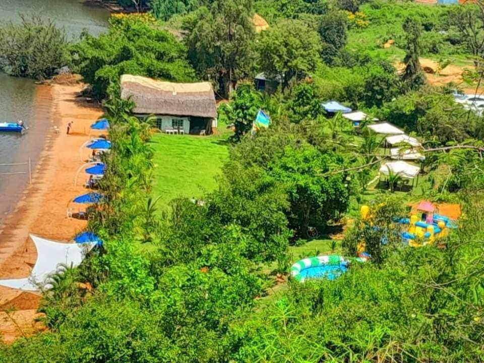 Ches Bay Resort Nangina Exteriör bild